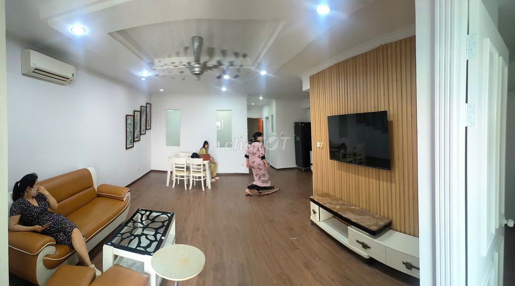 Rent Qq02, P. New Mountain 75 meters, two interior bedrooms.