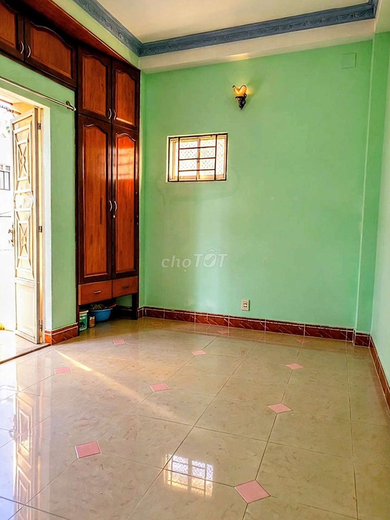 I'll take the girls' room. Phú Nhuận.