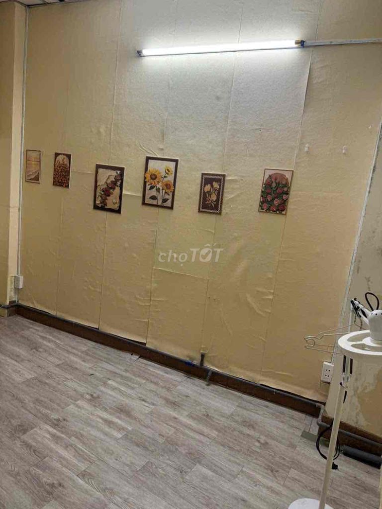 Rent a Bình Thạnh cheap room.