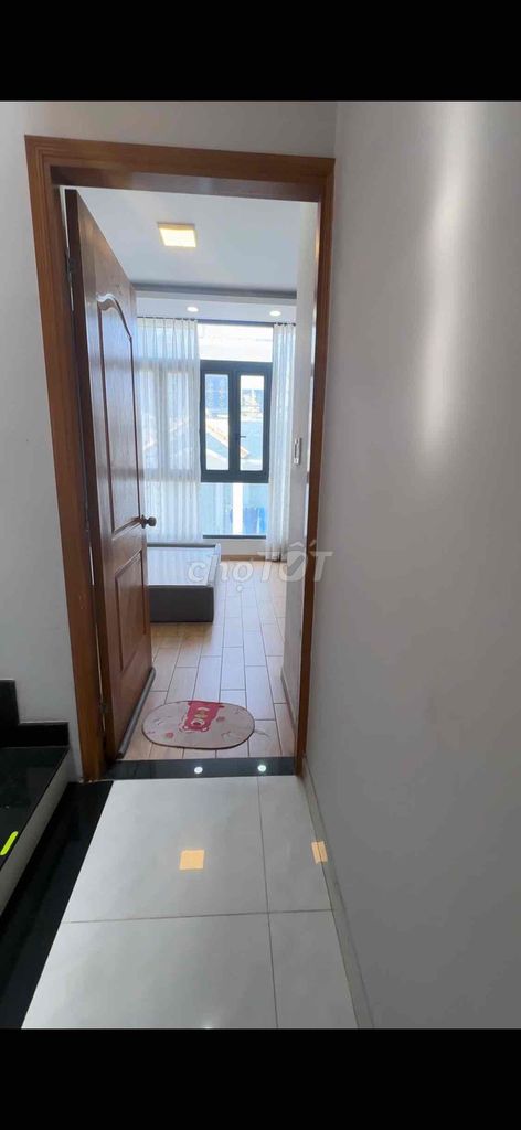There's three rooms for rent in his own house.