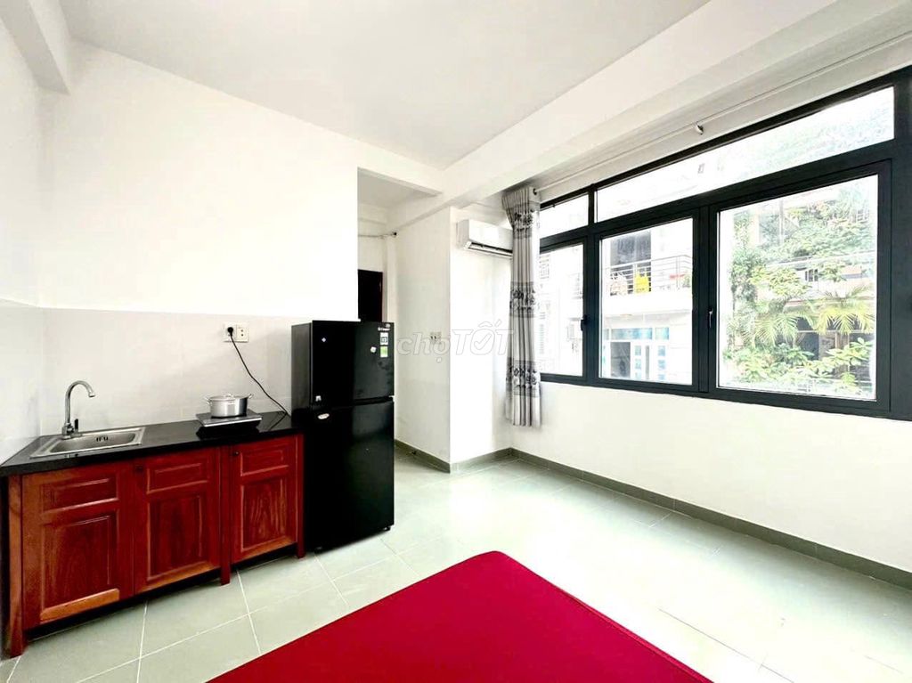 7th District of Halftemart, a sunny room with a full interior.