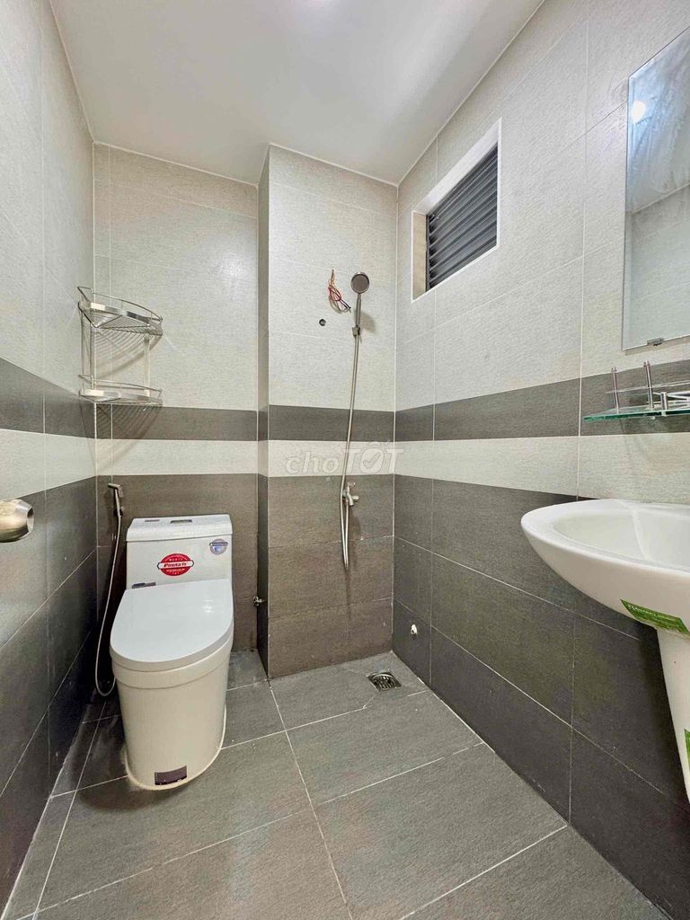 The big comfortable balcony room, Phan Xích Long.