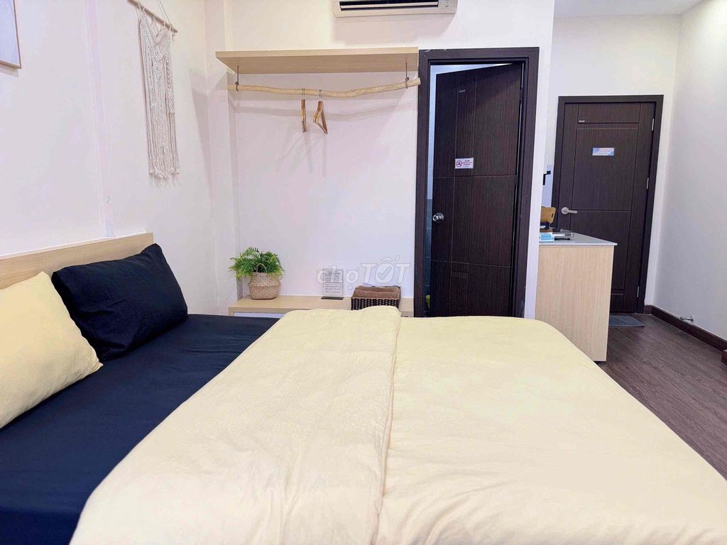 Rent a Bình Thạnh balcony apartment in the 1st district.
