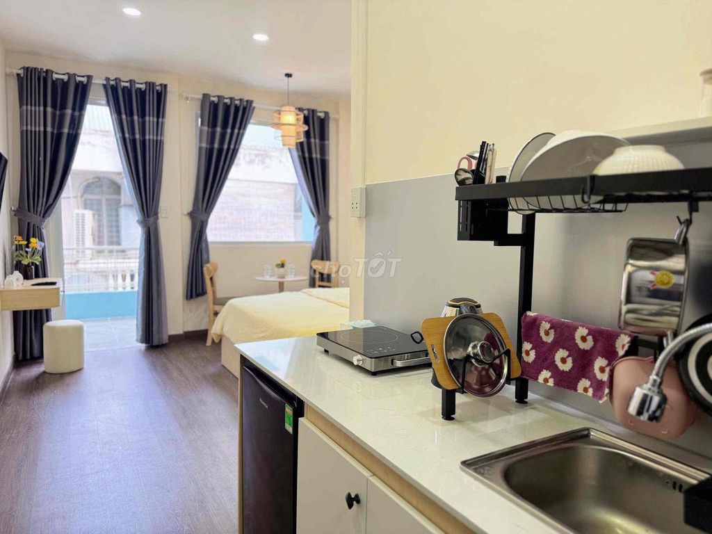 Rent a Bình Thạnh balcony apartment in the 1st district.
