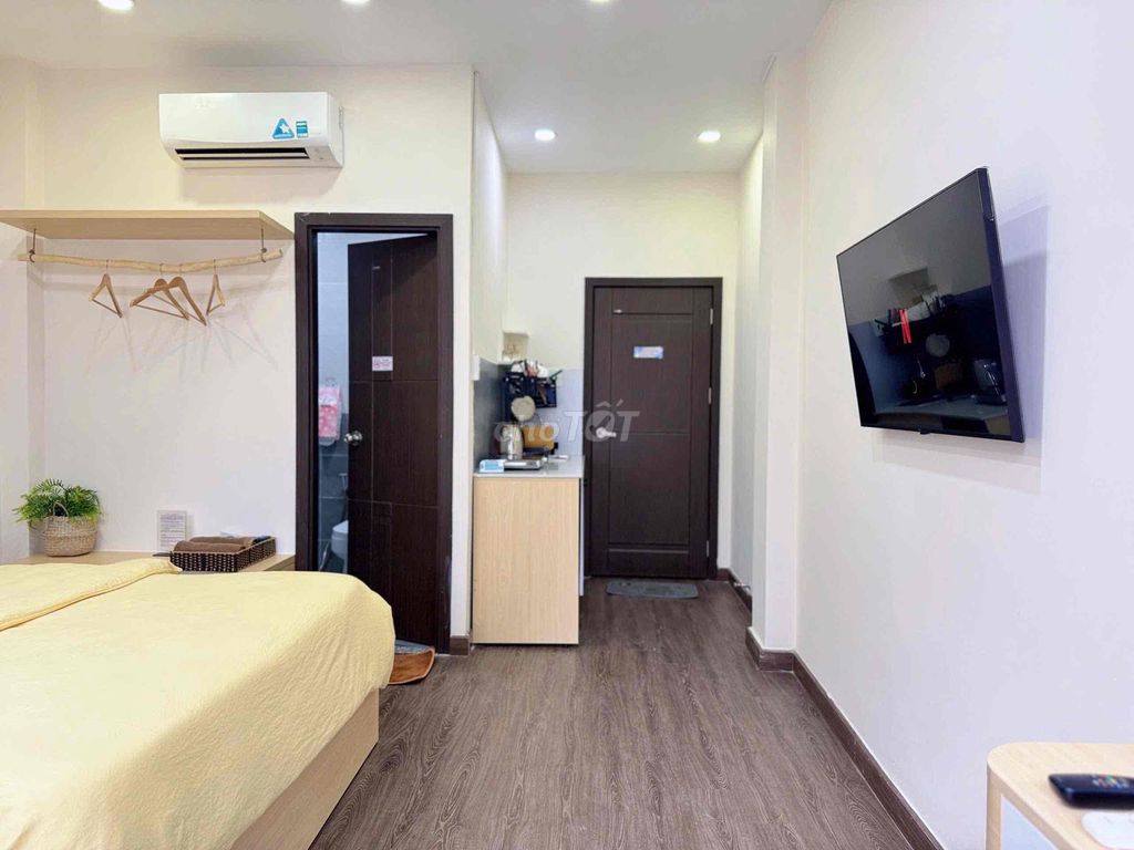 Rent a Bình Thạnh balcony apartment in the 1st district.