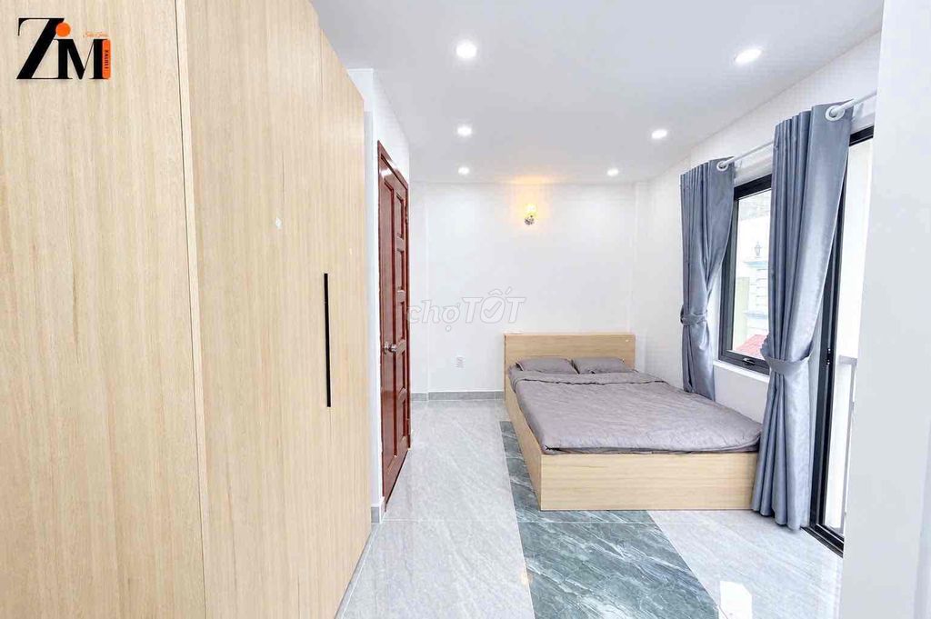 The balcony apartment -- right here in Lê Văn Sỹ -- cheap.