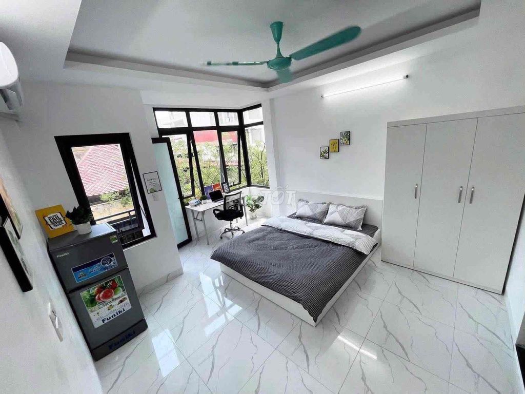 One last room - a favor to the guests in right - full interior