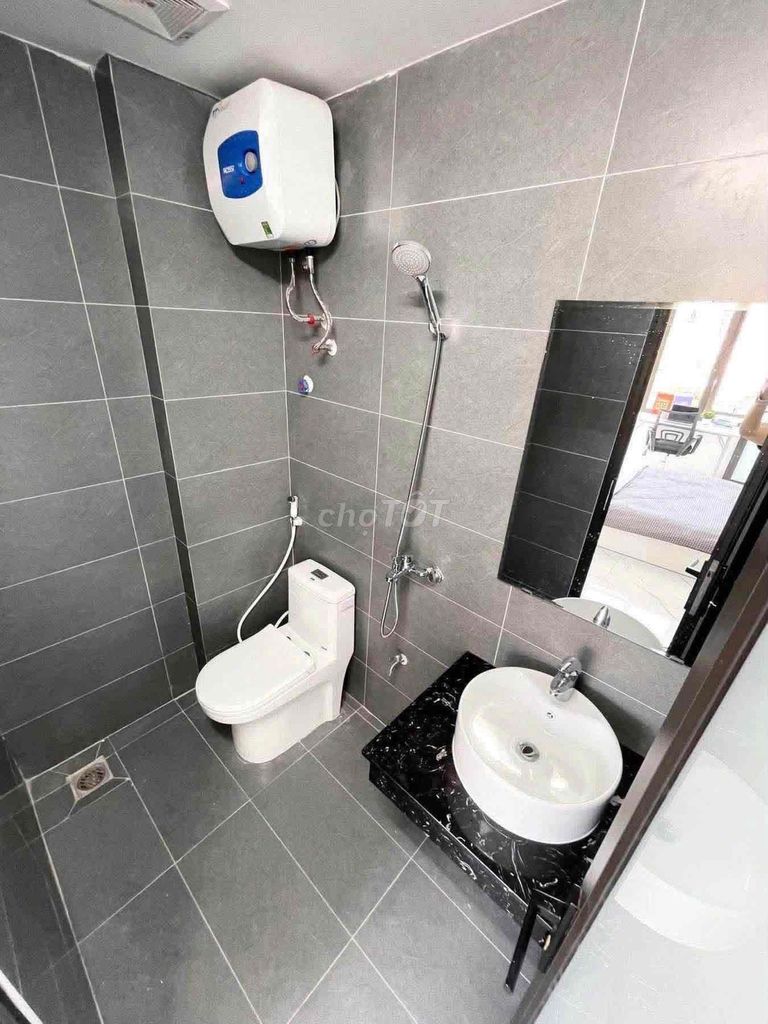 One last room - a favor to the guests in right - full interior