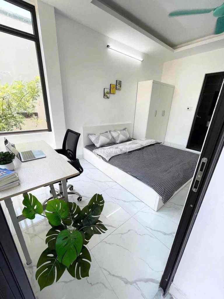 One last room - a favor to the guests in right - full interior