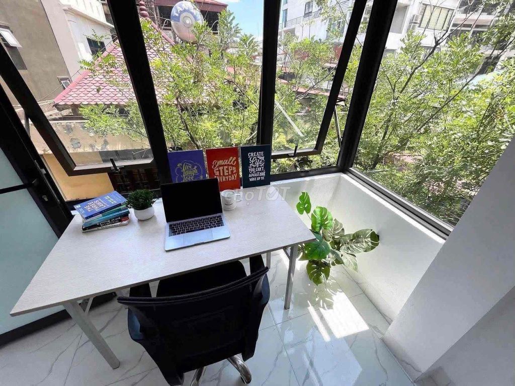 One last room - a favor to the guests in right - full interior
