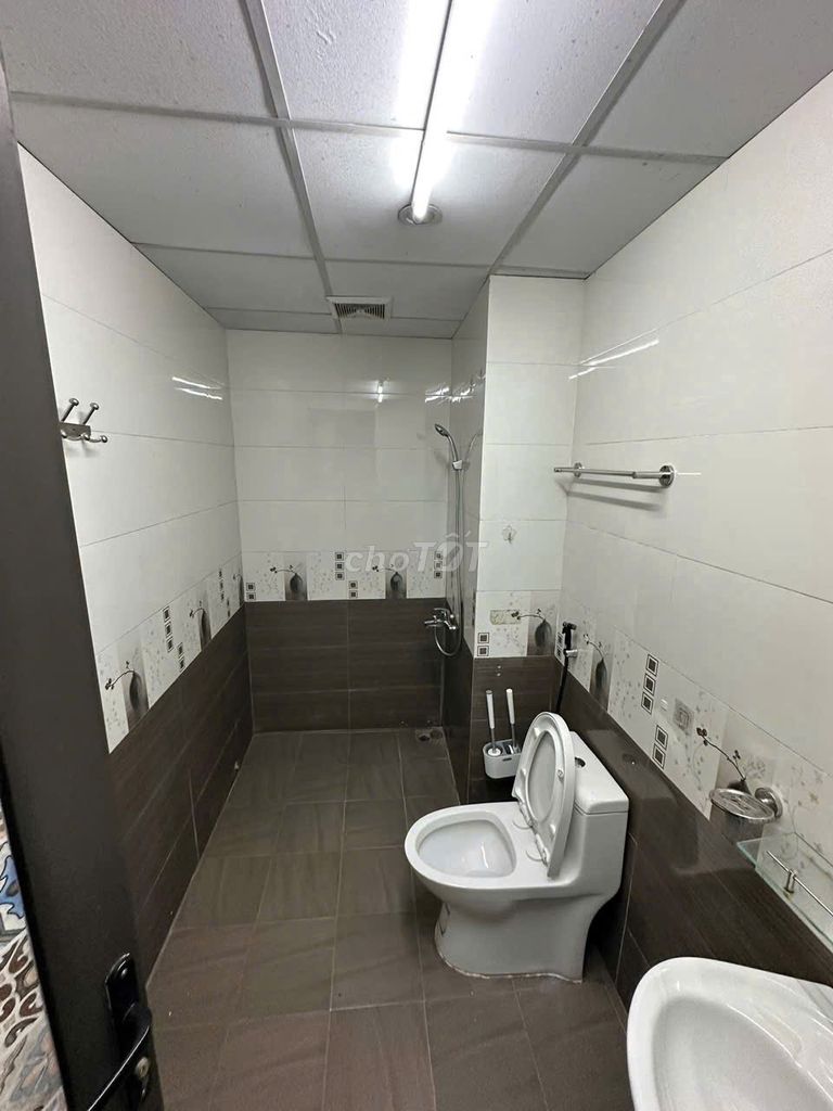 Chung cư Khang Phú, Huỳnh Thiện Lộc rents two bedrooms with an interior of 11 million a month.