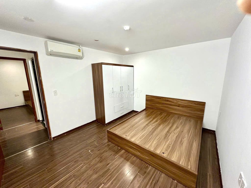 Chung cư Khang Phú, Huỳnh Thiện Lộc rents two bedrooms with an interior of 11 million a month.