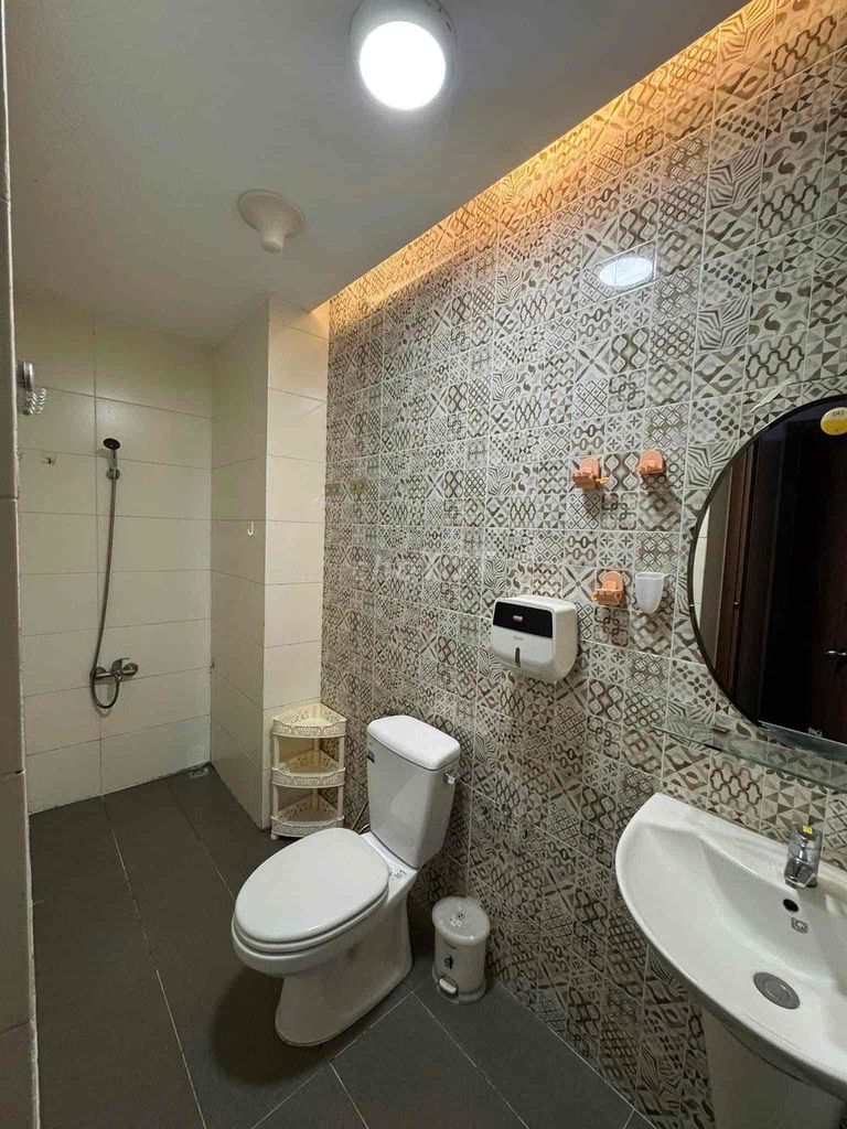 Rent the apartment three bedrooms. Two toilets, good price.