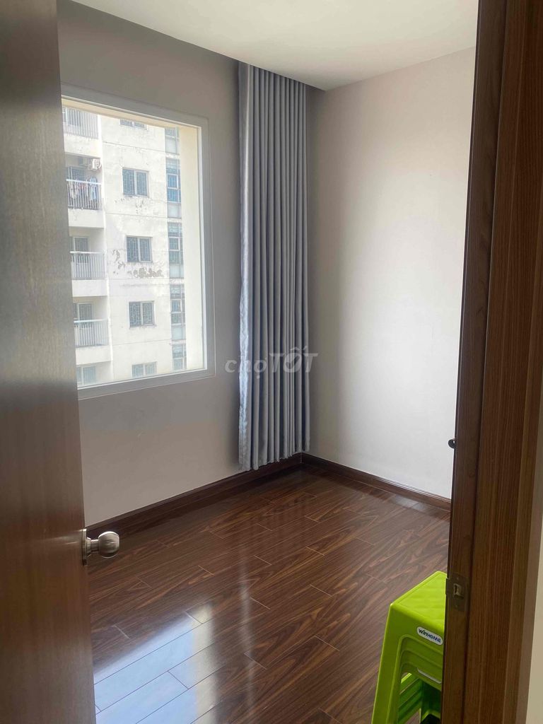 Rent the apartment three bedrooms. Two toilets, good price.