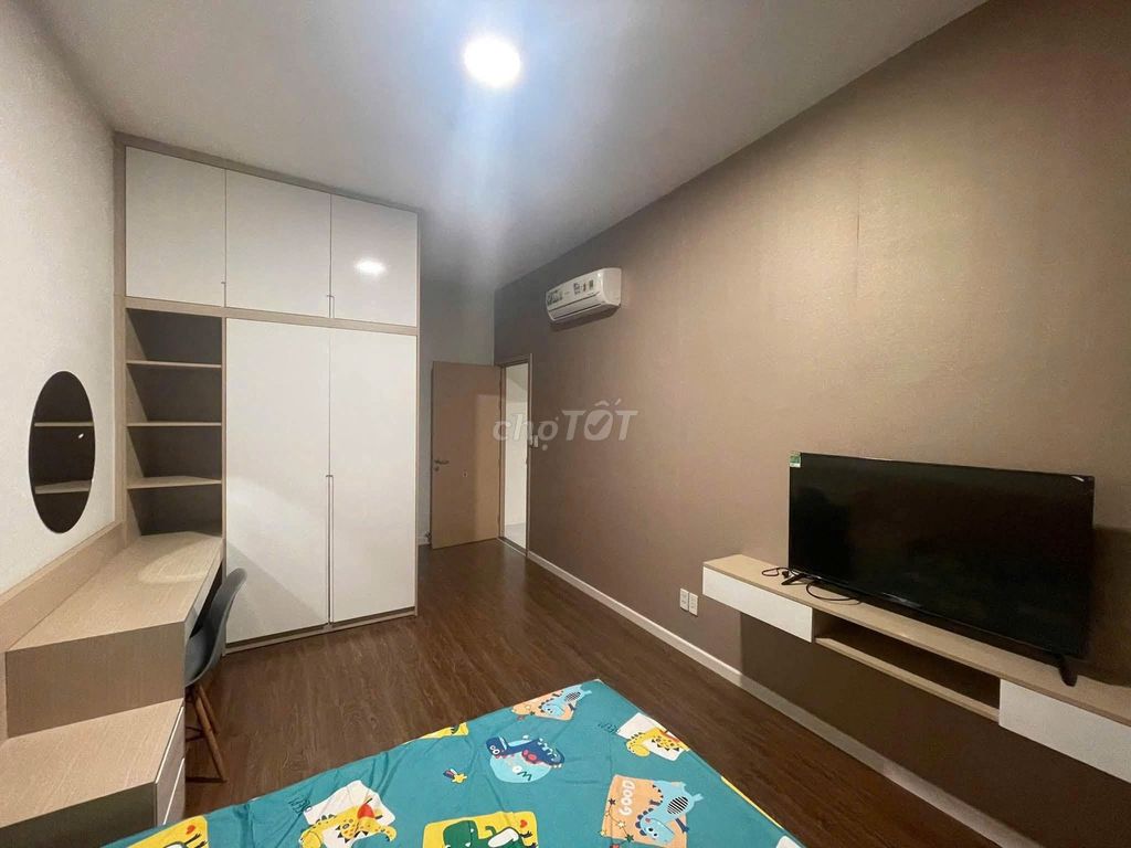 Oriental Plaza-Âu Cơ, two bedrooms ready for 12 t/th 78 meters balcony.