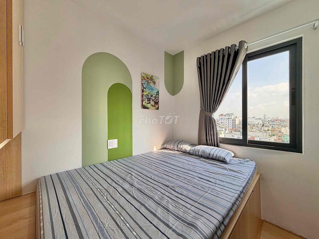 Studio House, refrigerators, kitchen shelves, open spaces, doors.