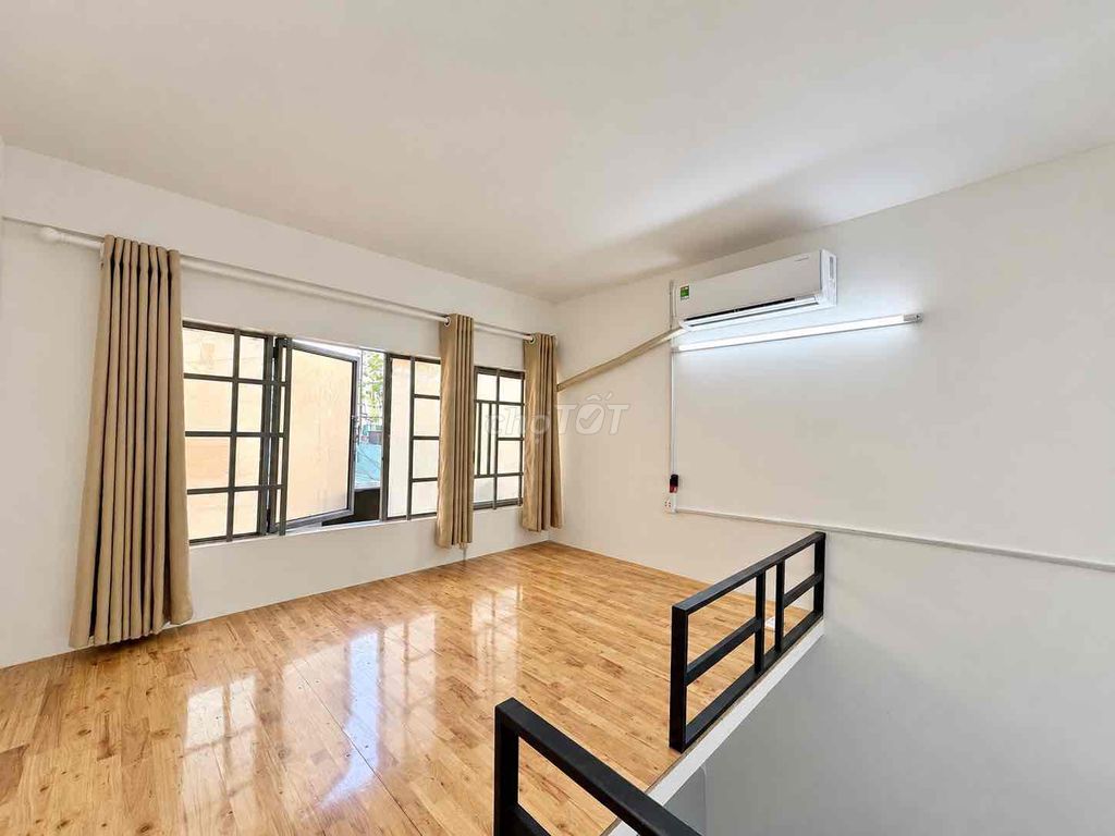 Renting room 2M high and clear, richmond.