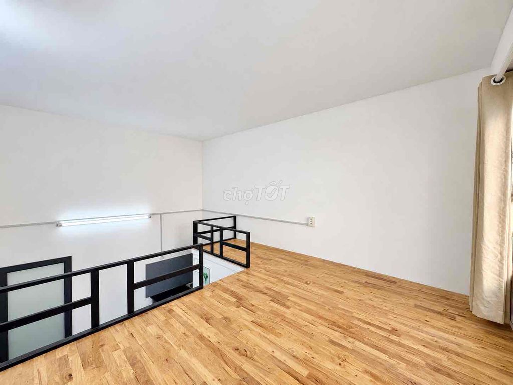 Renting room 2M high and clear, richmond.