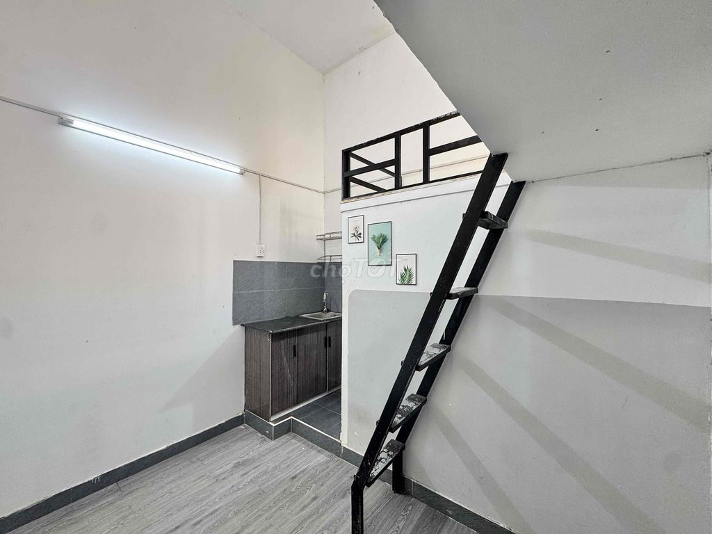 Renting room 2M high and clear, richmond.
