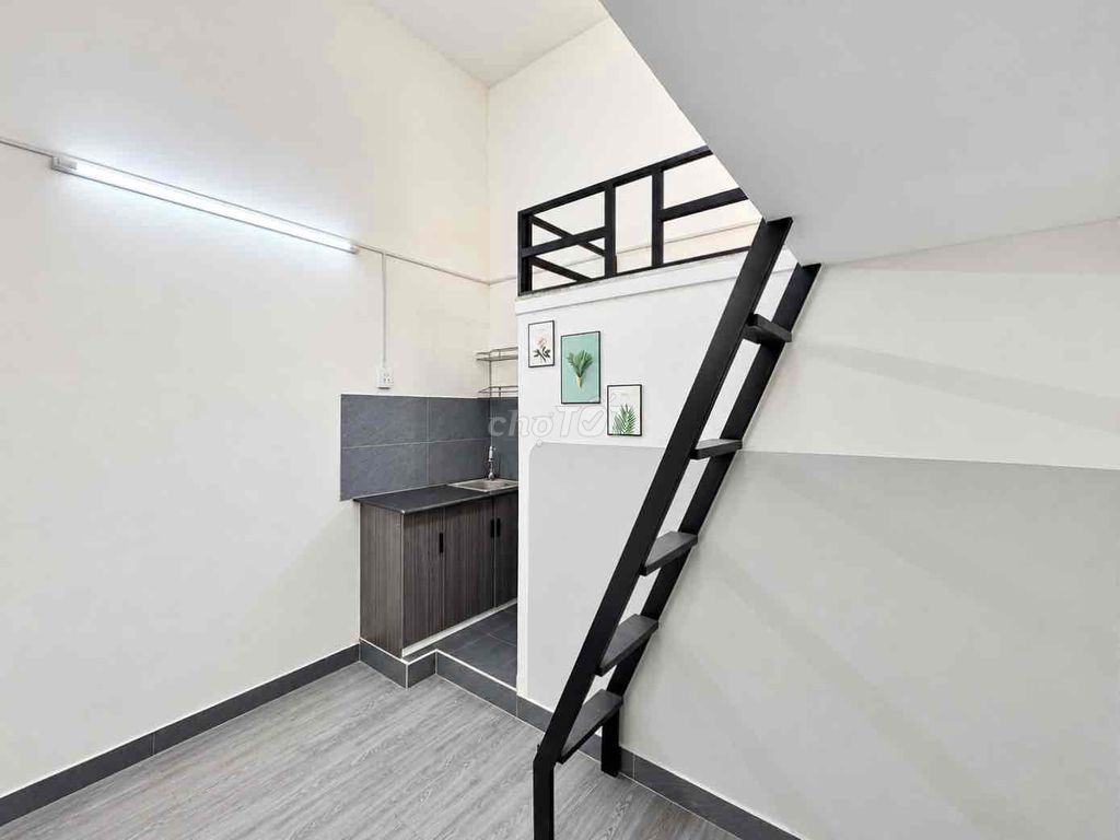 Renting room 2M high and clear, richmond.