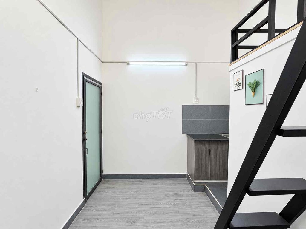 Renting room 2M high and clear, richmond.