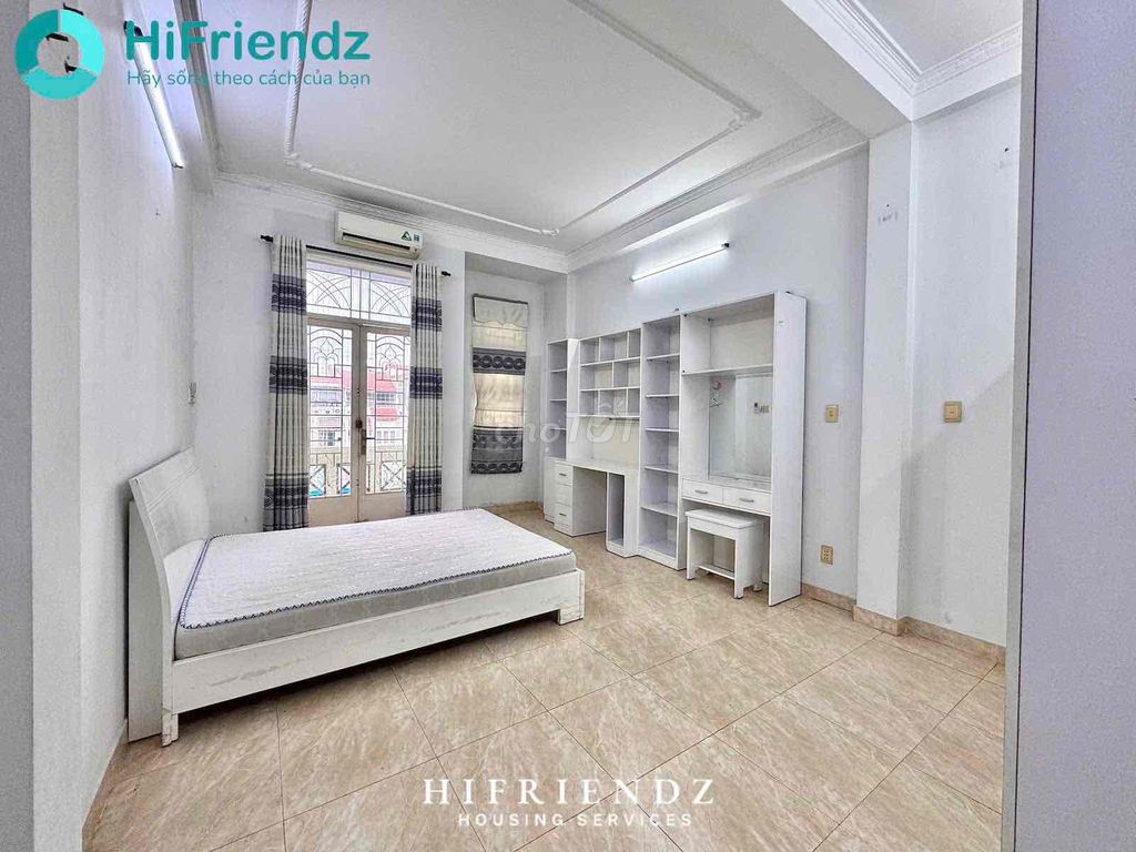 Tell Zhang Studio Bancol that there's a full interior window right here in Parmall