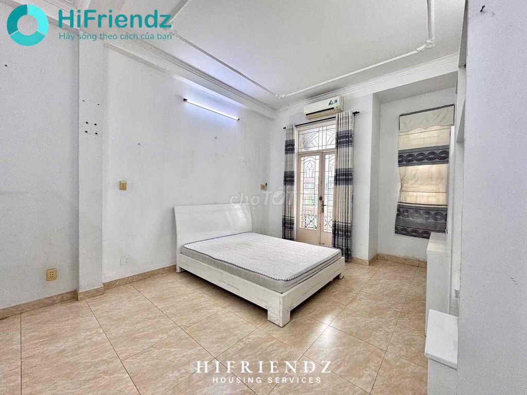 Tell Zhang Studio Bancol that there's a full interior window right here in Parmall