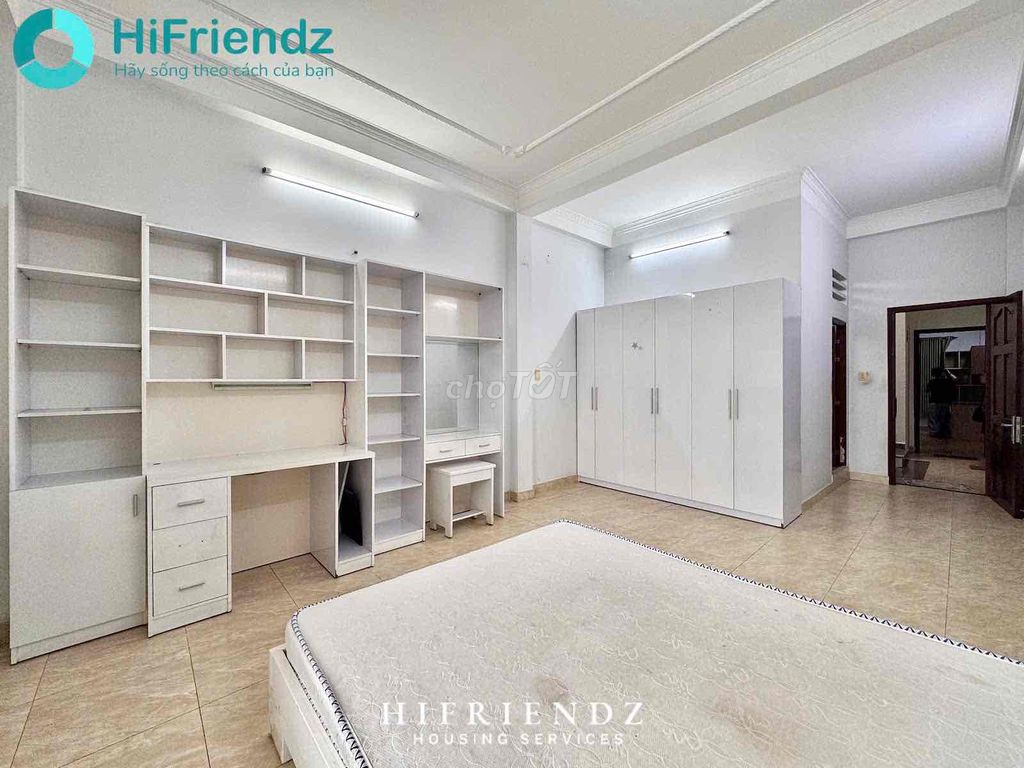 Tell Zhang Studio Bancol that there's a full interior window right here in Parmall