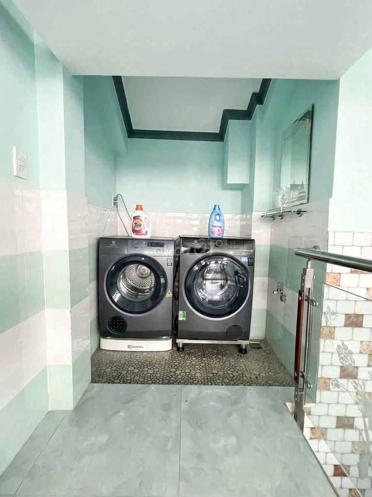 Rent Nguyễn Tất Thành.