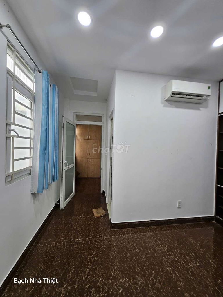 The original home, 30 meters from the main road.