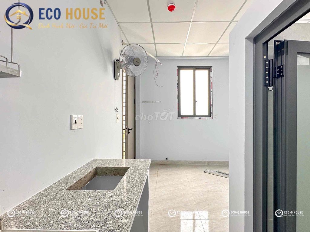 New studio -- cheaply expensive -- near the commercial university.