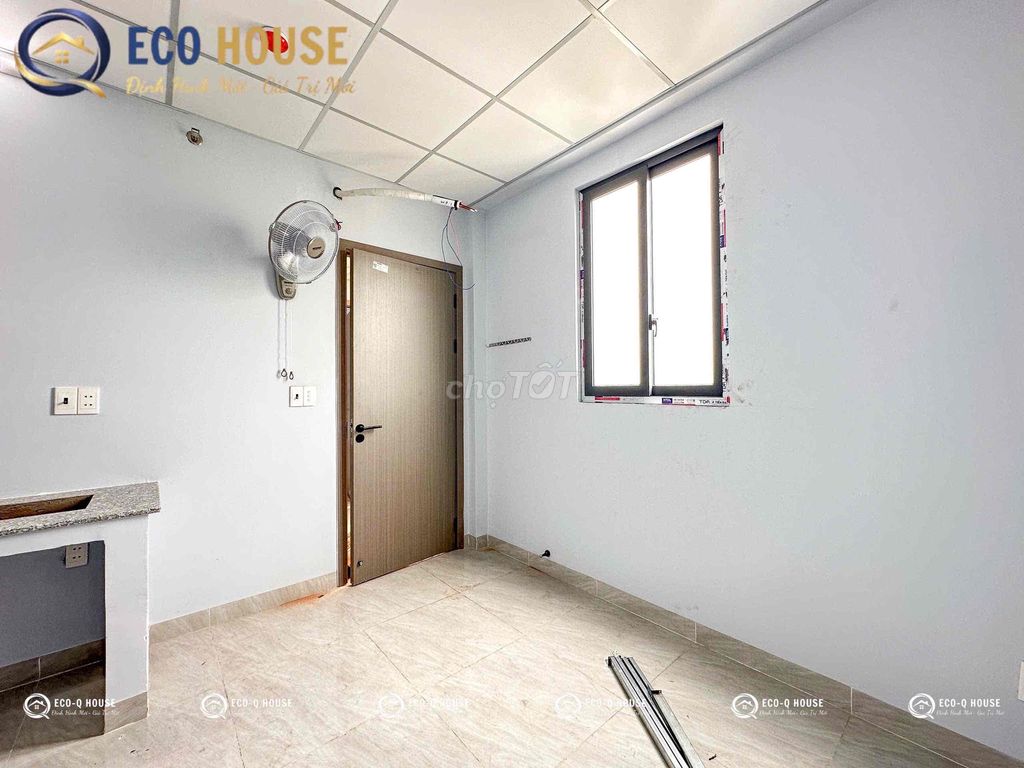 New studio -- cheaply expensive -- near the commercial university.