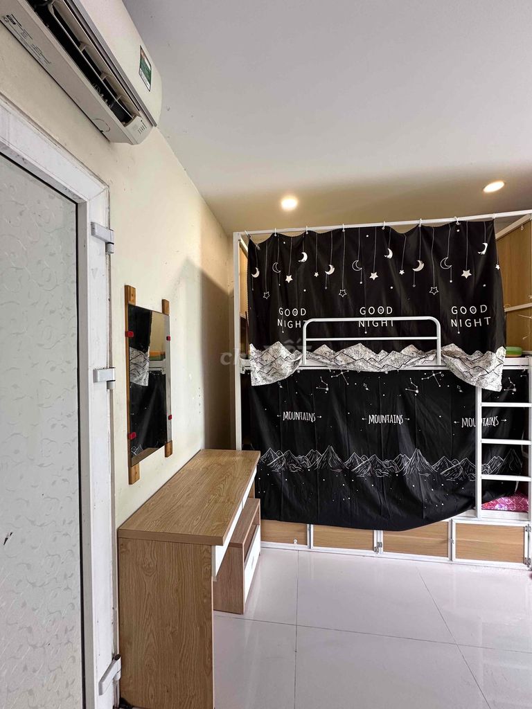 District 7 comfortable hostel.