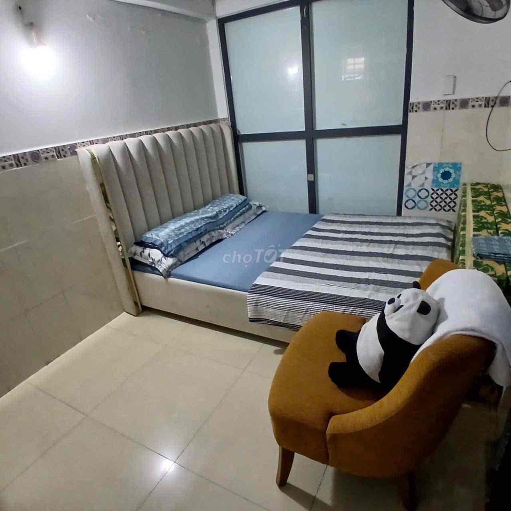 Rent a cheap room-- just 2 500,000 a month.