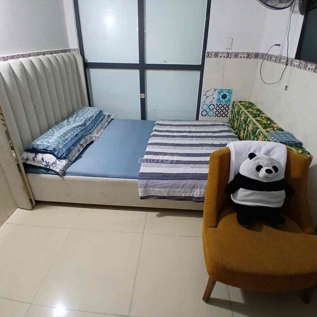 Rent a cheap room-- just 2 500,000 a month.