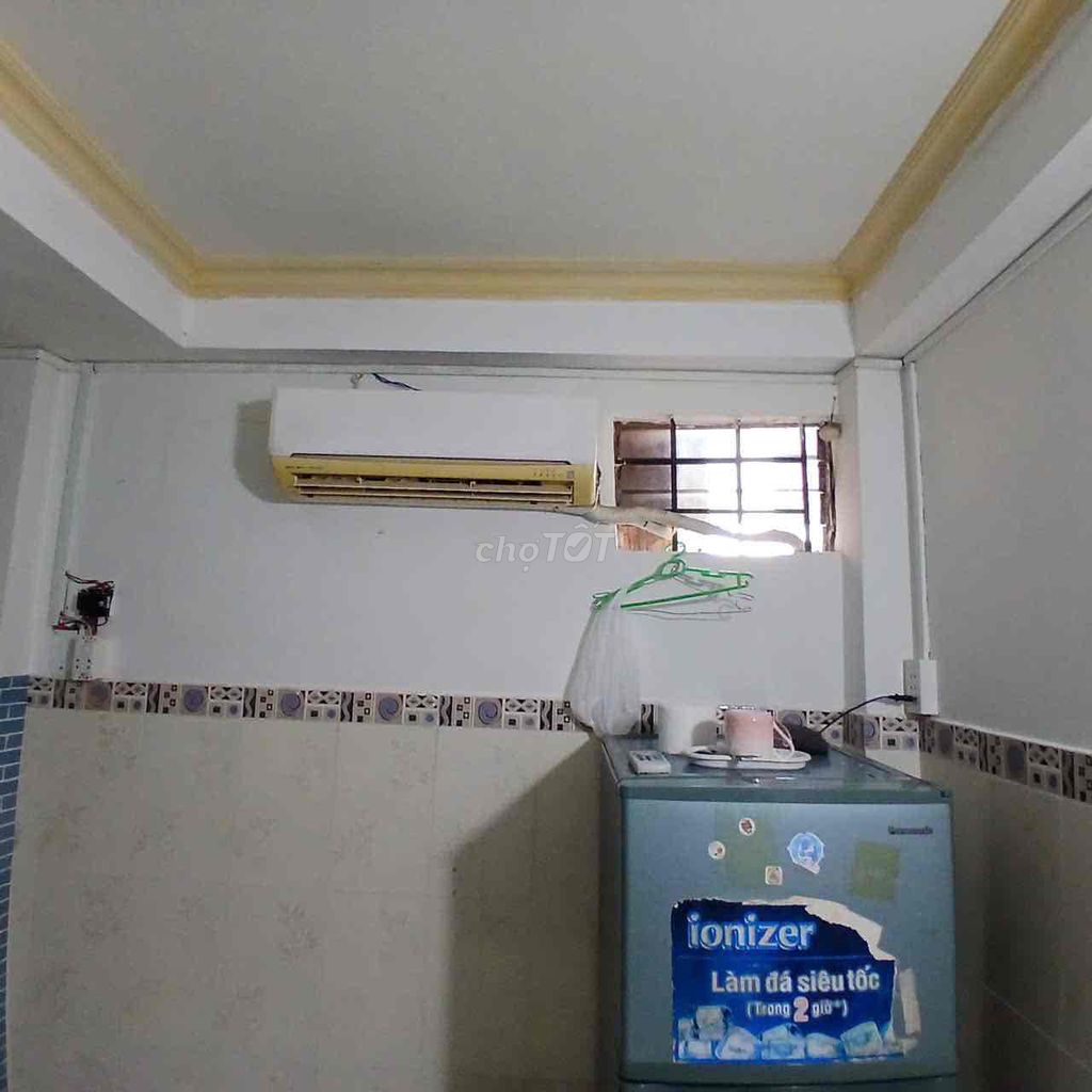 Rent a cheap room-- just 2 500,000 a month.