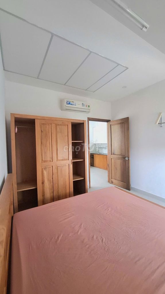 Pass the apartment. Bedroom 1 .7kc male.