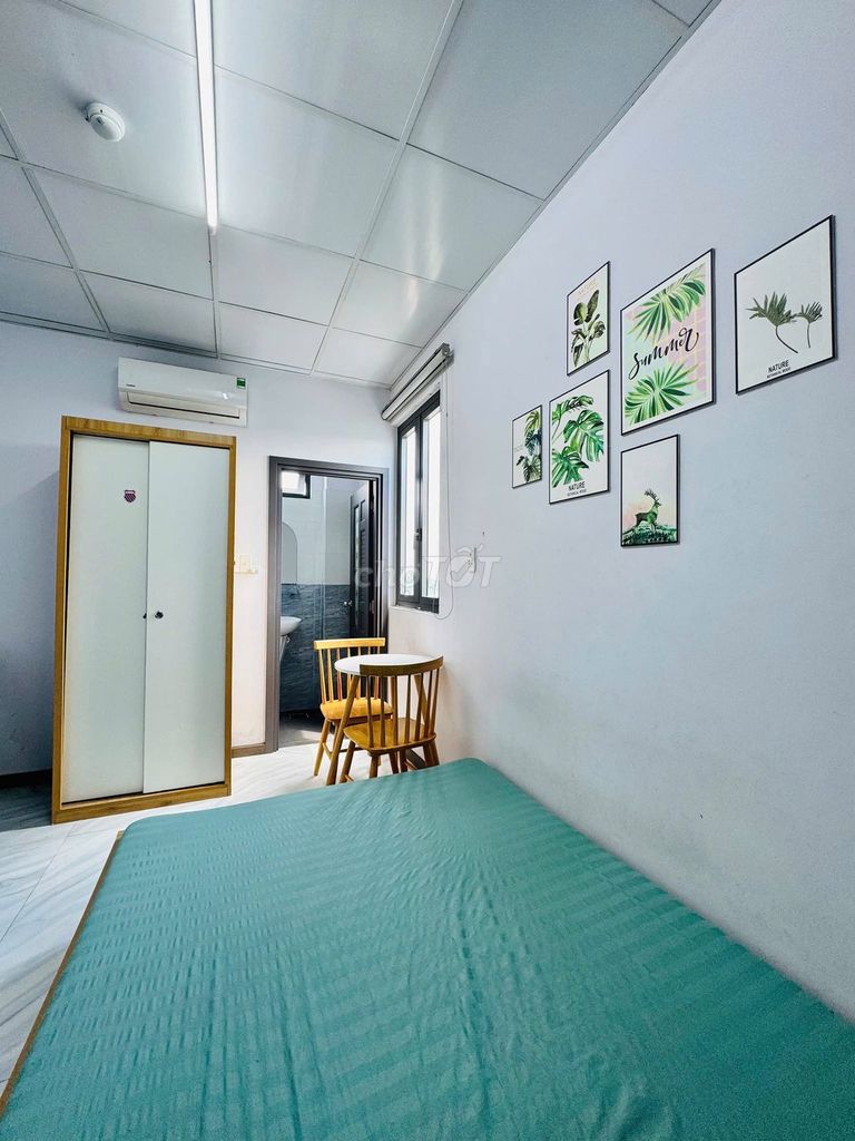 High-end apartment right near Ling Ling.
