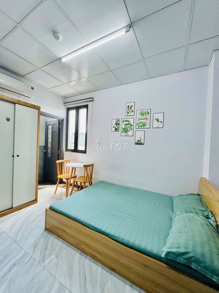 High-end apartment right near Ling Ling.