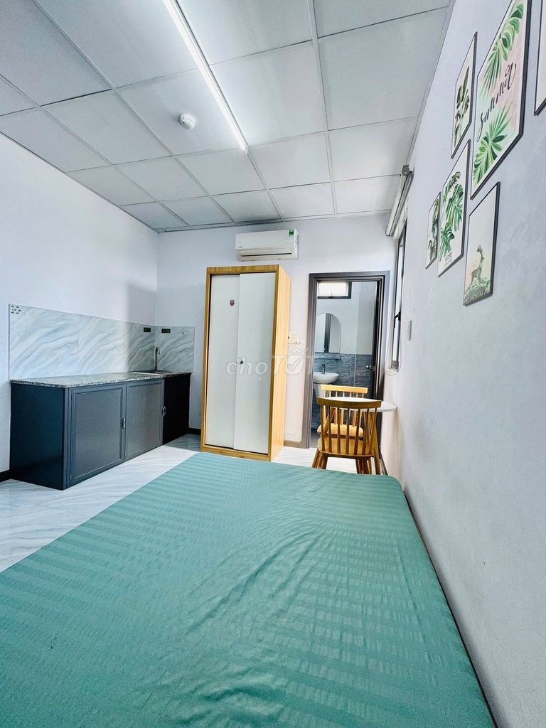 High-end apartment right near Ling Ling.