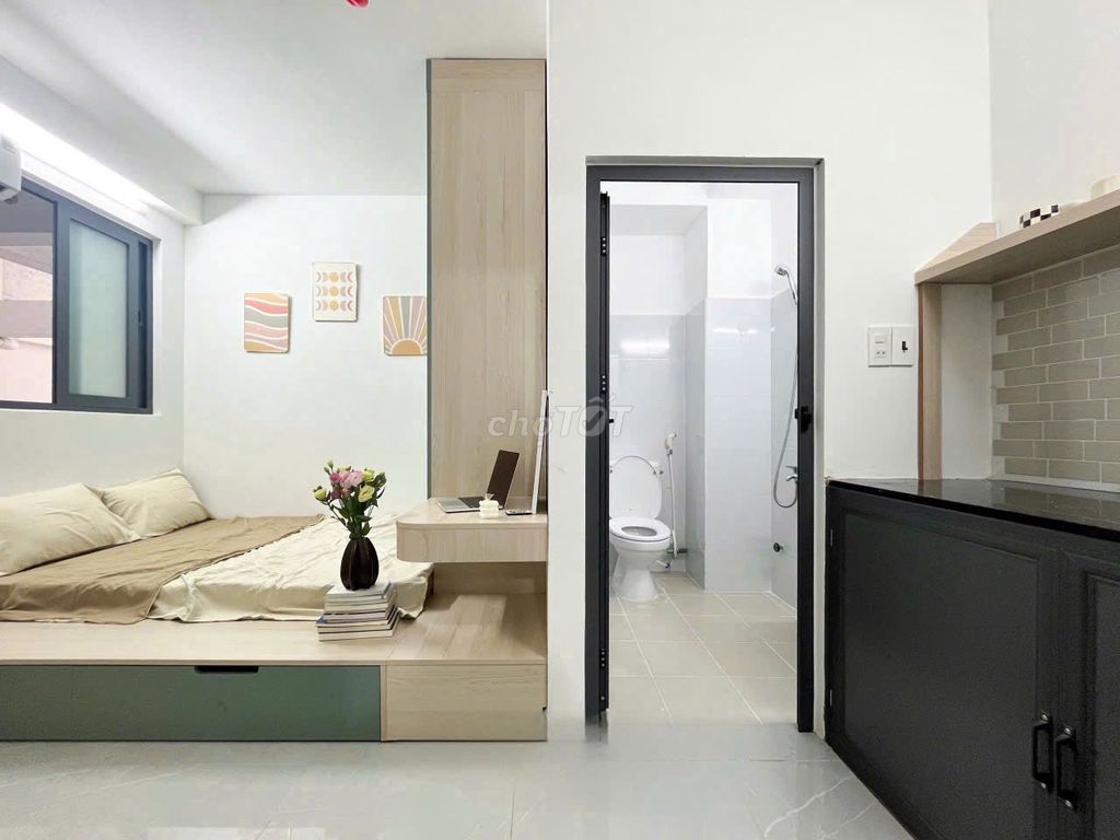 Nice studio right near the school of literature, industry.