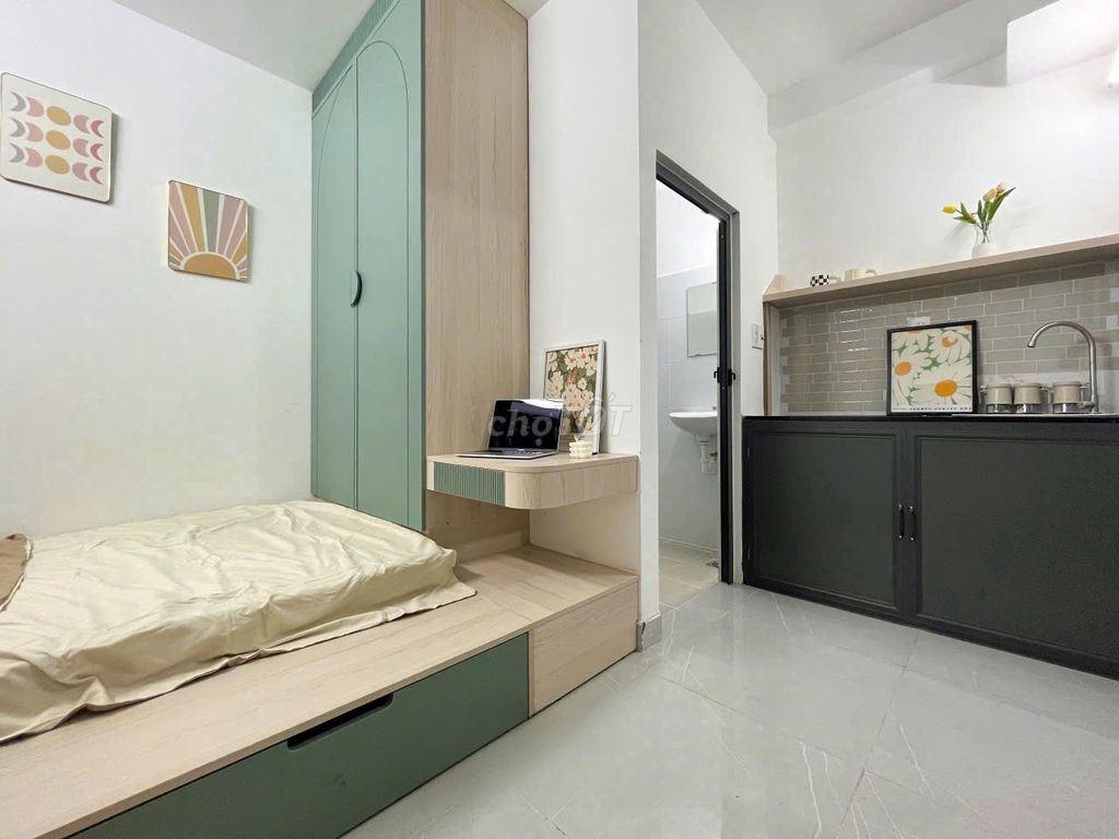 Nice studio right near the school of literature, industry.