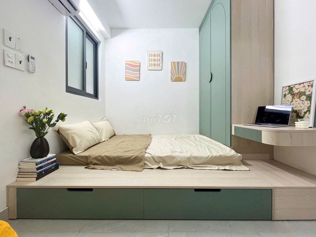 Nice studio right near the school of literature, industry.