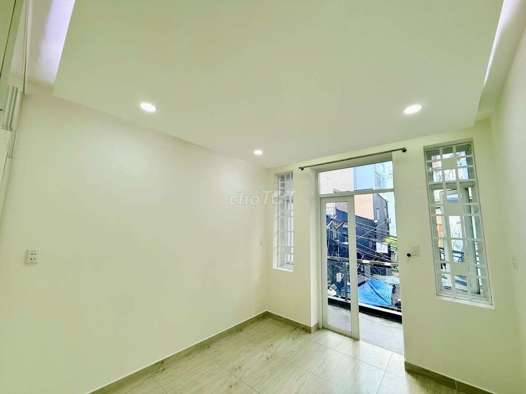 New House 1 .3th floor 3 x 20 m 3 3 3 4 4th floor toilet on the Downing of Fourth Street