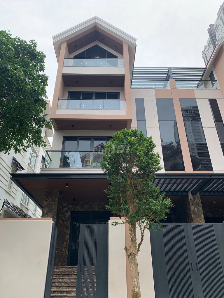 Rent a single villa called kid him blue. The remains 800 M2-$ 130 million a month.