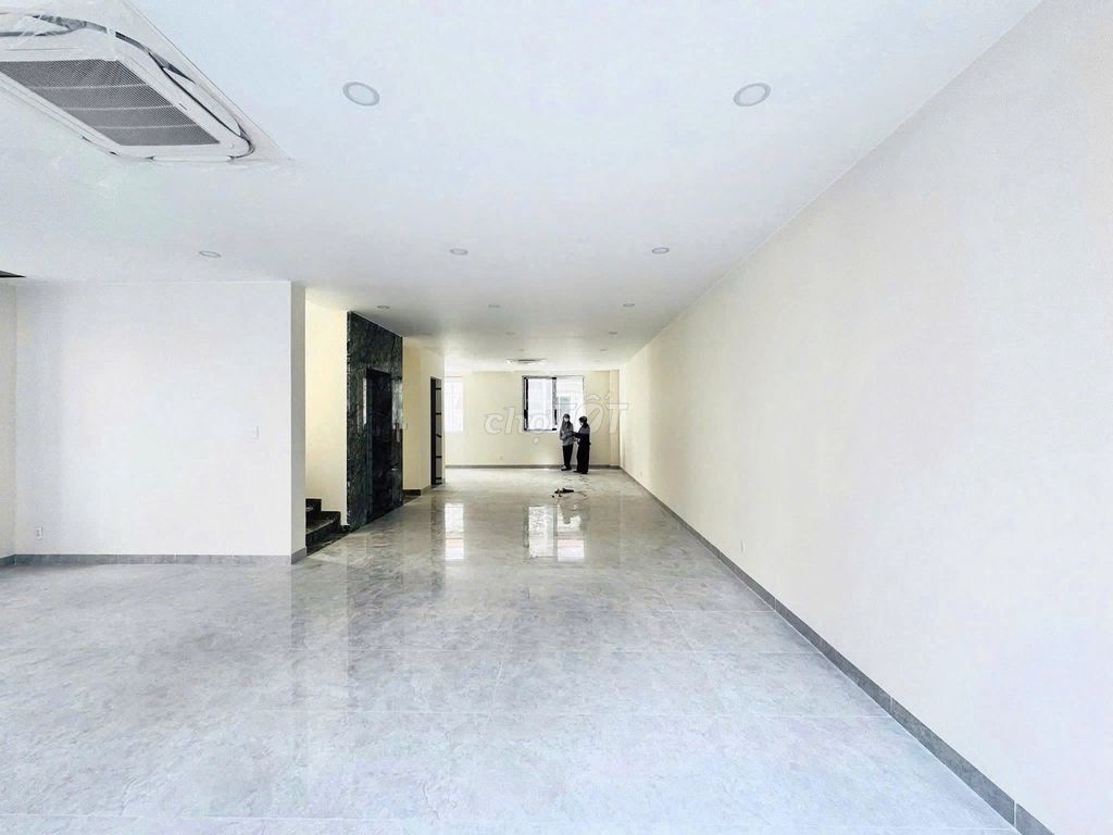 Rent a single villa called kid him blue. The remains 800 M2-$ 130 million a month.