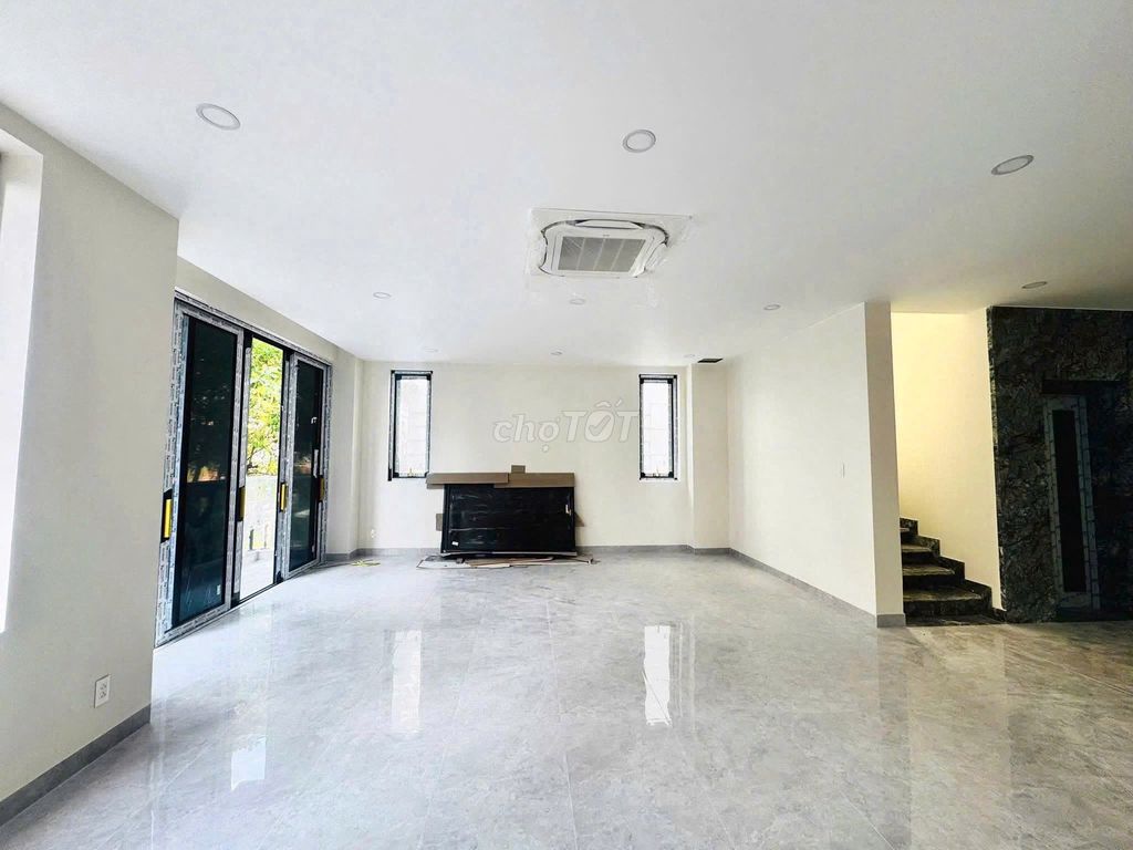 Rent a single villa called kid him blue. The remains 800 M2-$ 130 million a month.