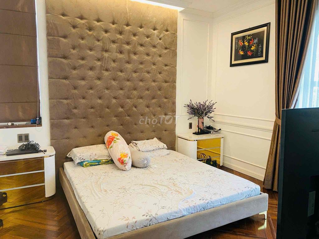 Rent a Spund Liên Phường District 9 at 35 million a month.