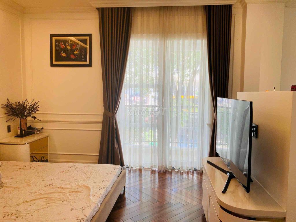 Rent a Spund Liên Phường District 9 at 35 million a month.