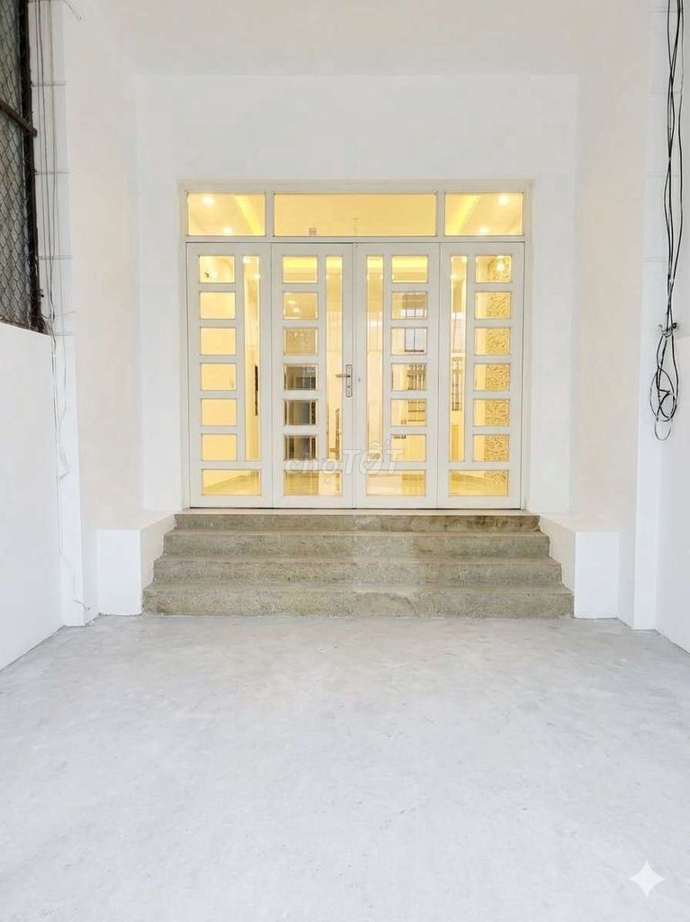 The two floors are 100 feet cheap.